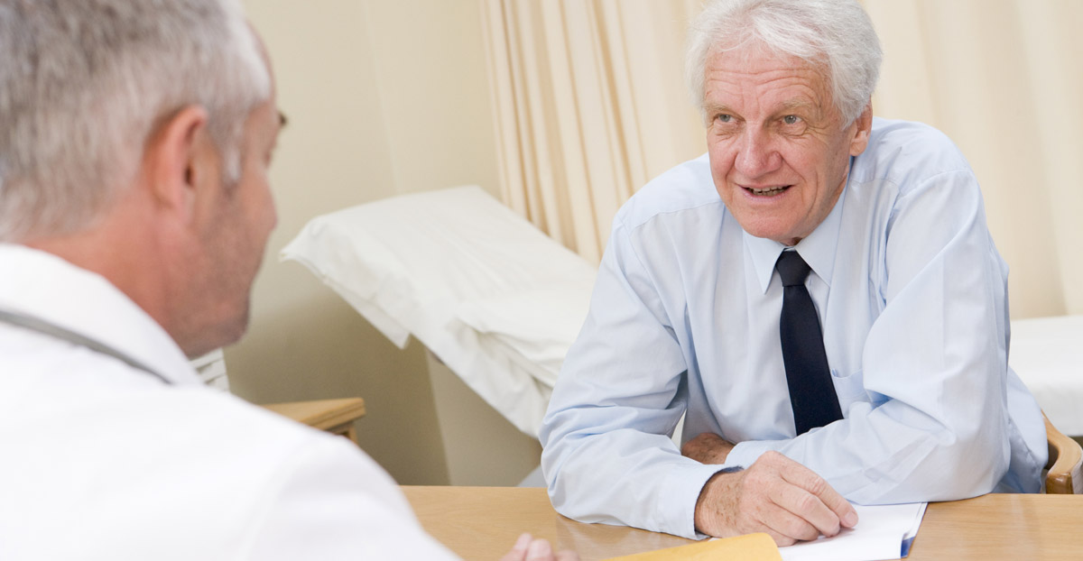 Doctor-consulting-patient-for-lymph-node-dissection Doctor-consulting-patient-for-lymph-node-dissection